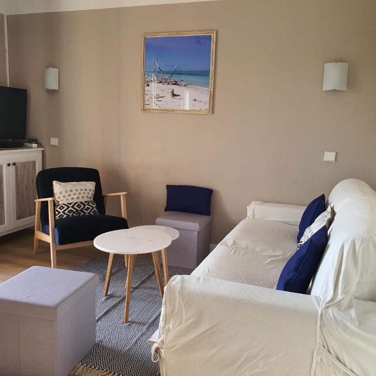 Les ISSAMBRES appart 6 pers grande terrasse superbe vue mer et golfe de saint Tropez, piscine - Appartement 2 Chambres - 13