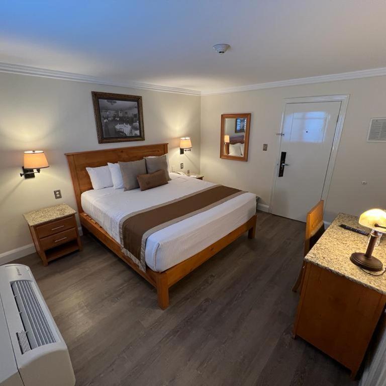 Hotel Caesars - King Room - 2