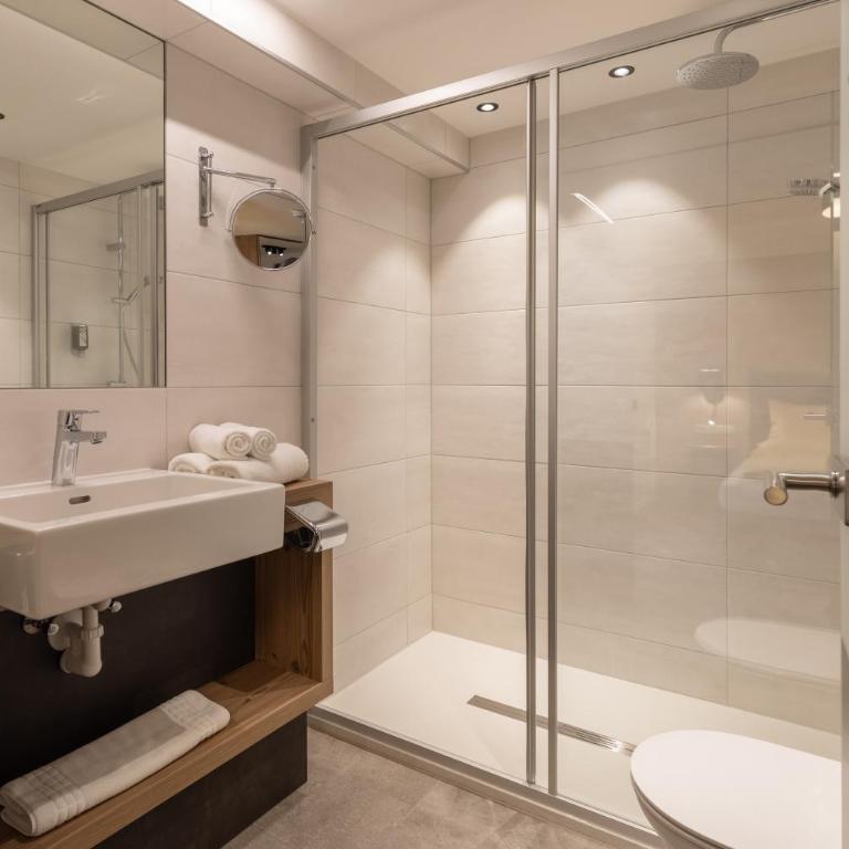 Glanz & Glory Hotel - Deluxe Junior Suite - 1
