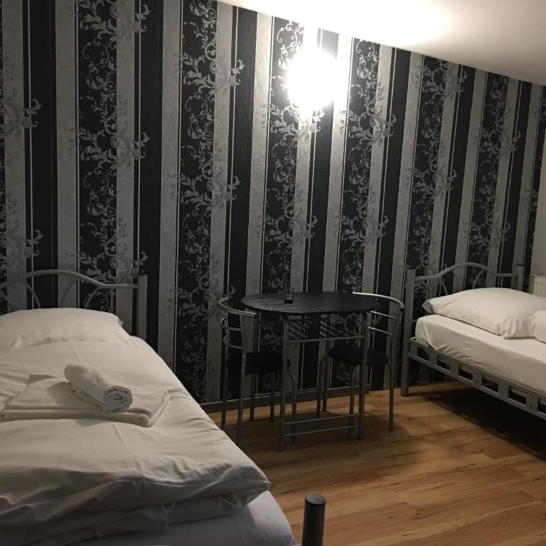 Pension Alis Augsburg - Camera Doppia con Letti Singoli con Bagno - 1