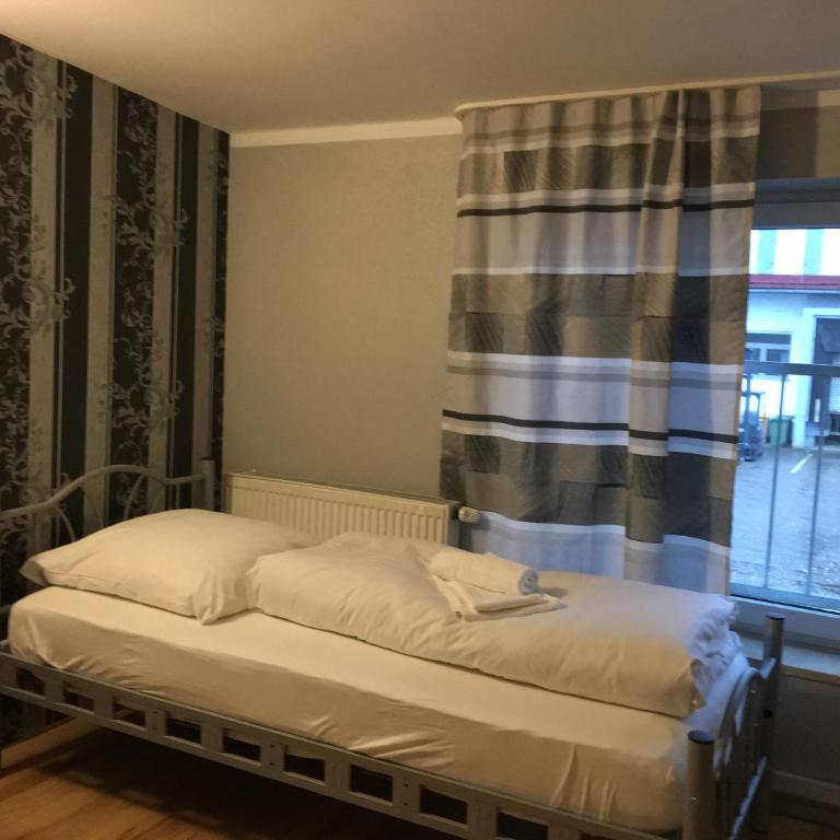 Pension Alis Augsburg - Camera Doppia con Letti Singoli con Bagno - 3