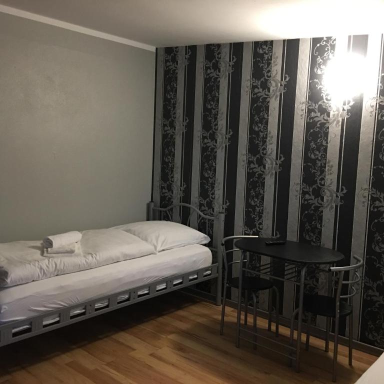 Pension Alis Augsburg - Camera Doppia con Letti Singoli con Bagno - 4