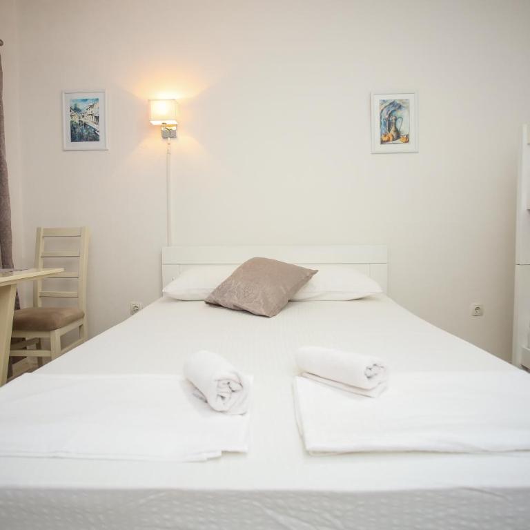 Guesthouse Aurora - Quadruple Room with Private Bathroom - 6