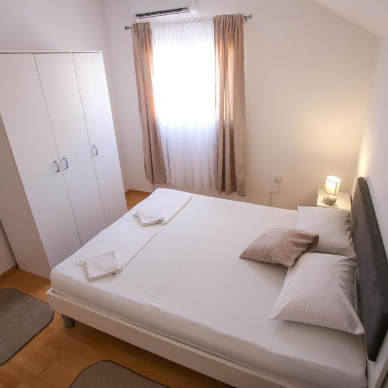 Guesthouse Aurora - Family Double Room - 2