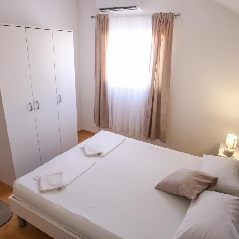 Guesthouse Aurora - Family Double Room - 1