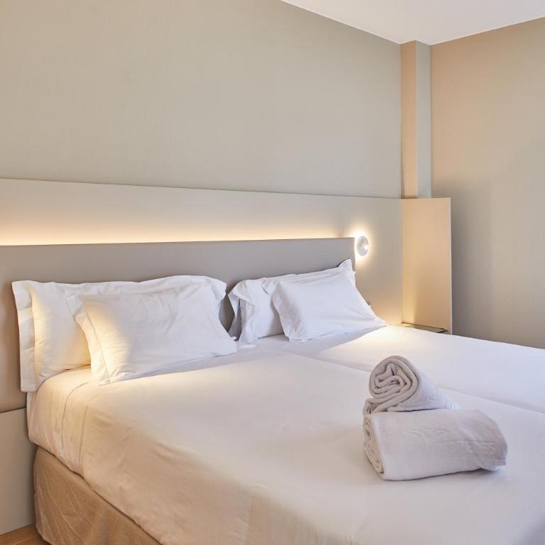 Silken Reino de Aragón - Habitación Doble Confort con cama supletoria - 1 o 2 camas - 5