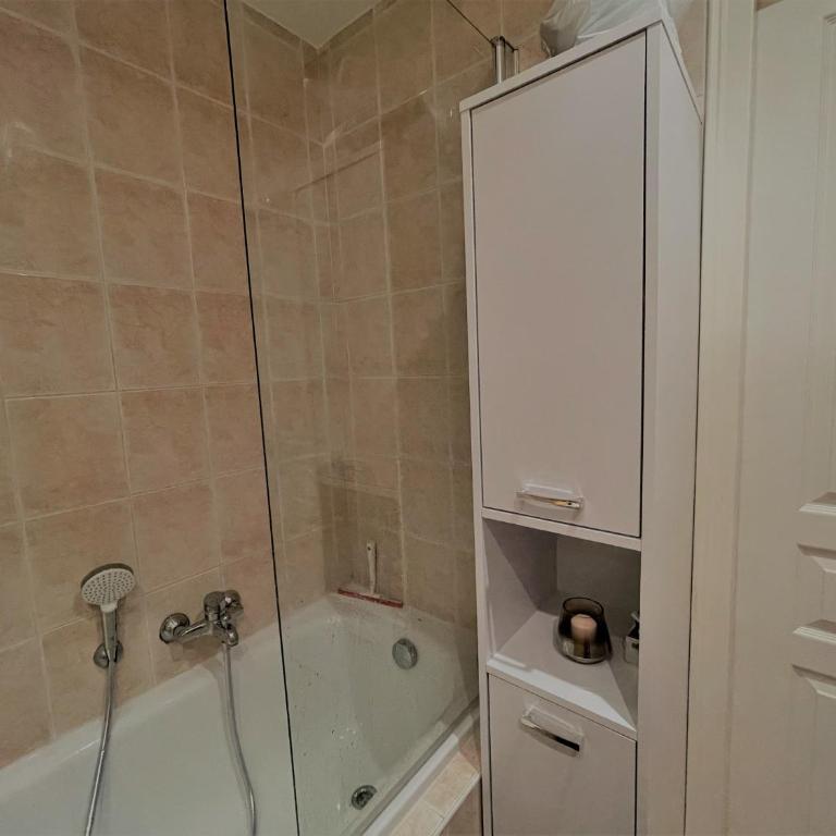 Feels like home JUAN FLORE - Air-conditioned furnished apartment with terrace & parking - Appartement 1 Chambre - 14