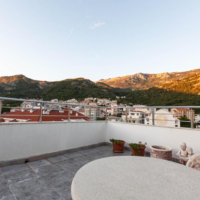 Penthouse Lamela Budva - One-Bedroom Apartment - 17