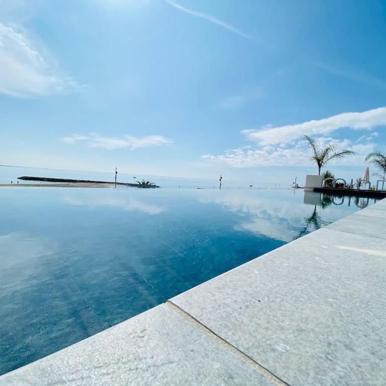 Luxury Mind Vue Exceptionnelle Pied dans l'eau Parkings privés 2 places Climatisation Hyper centre logement d'exception - Apartment mit 3 Schlafzimmern - 34