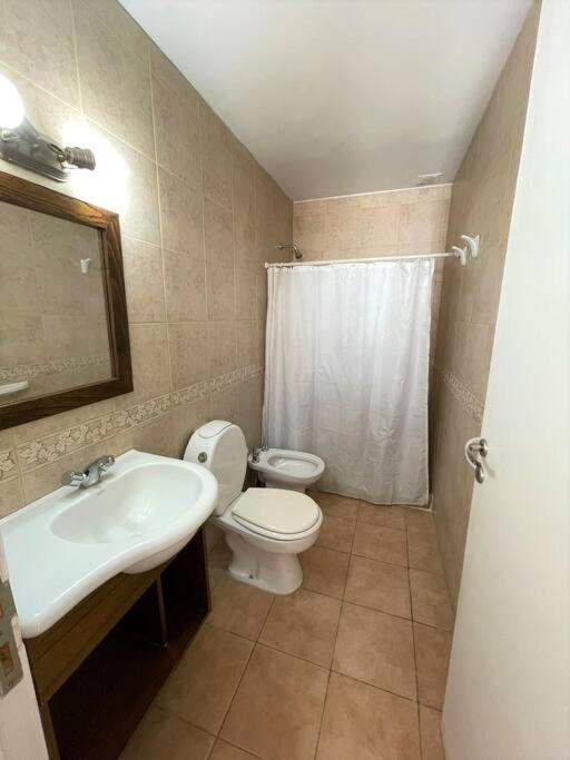 Departamento céntrico con cochera y patio con churrasquera - One-Bedroom Apartment - 12