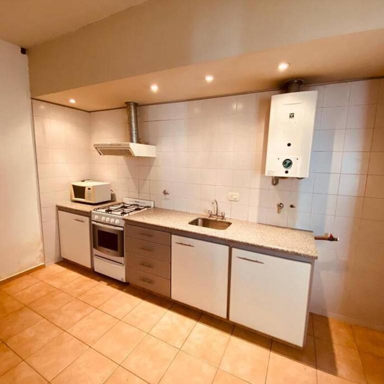 Departamento céntrico con cochera y patio con churrasquera - One-Bedroom Apartment - 14