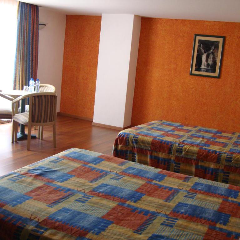 Hotel Cervantes - Habitación Doble - 2 camas dobles - 3