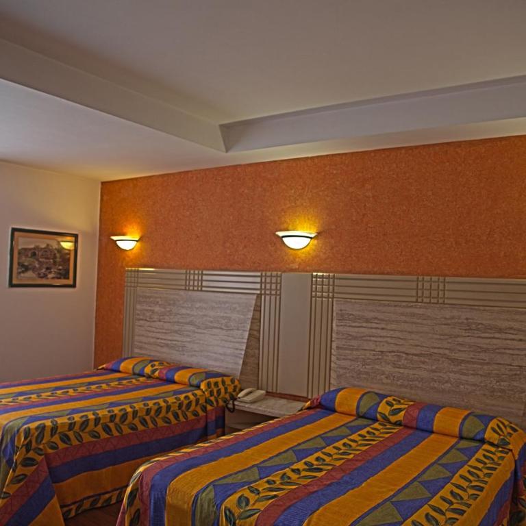 Hotel Cervantes - Habitación Doble - 2 camas dobles - 4