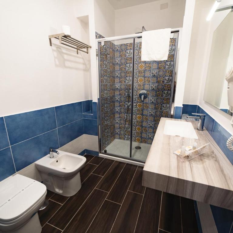 B&b Onda Napoli - Camera Matrimoniale con Bagno Privato - 5