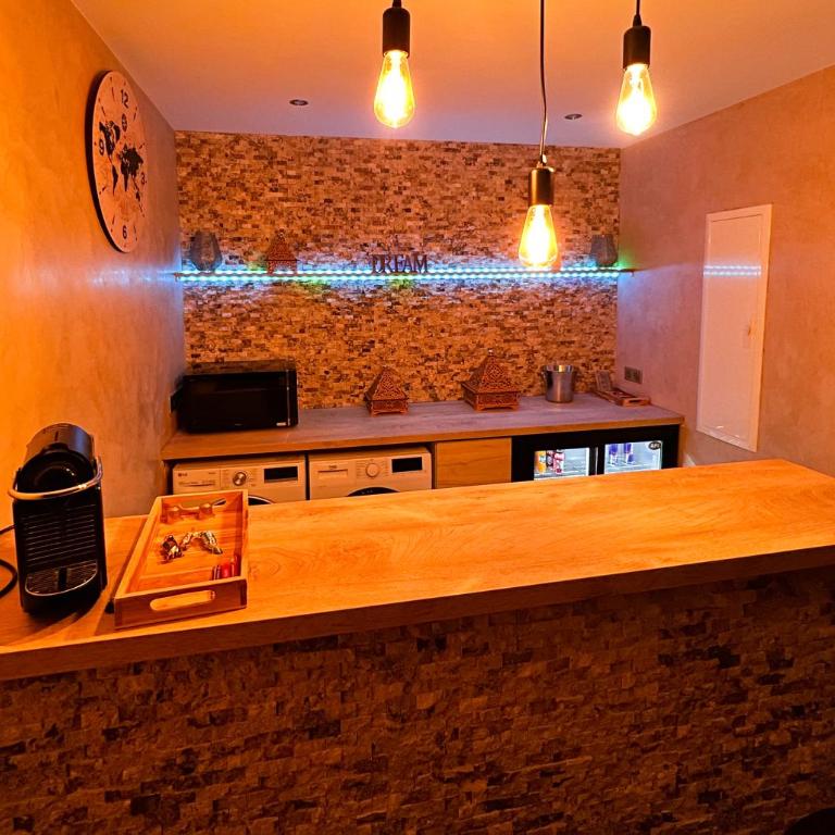 LE LOFT A BULLES (85m2 Jacuzzi Hammam Billiard Bar Douche Sauna) - Apartamento de 1 dormitorio - 19