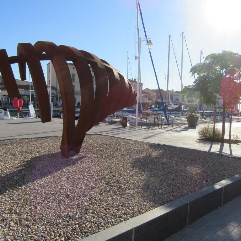 Marseillan 18th Century 2-Bed House Sleeps 6 - Chambre Double - Vue sur Parc - 20