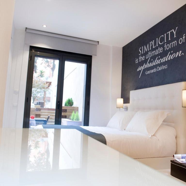 Home to Home Barcelona - One-Bedroom Apartment with Garden - 21