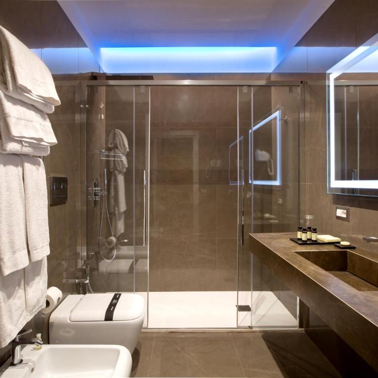 Caruso Place Luxury Rooms & Suites - Suite con Vista sulla Galleria e su una Strada - 5