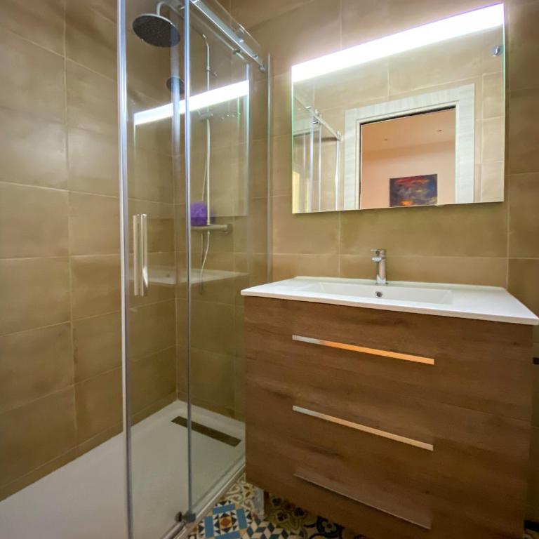 SOL Apartamento Madrid Centro junto a SOL - Three-Bedroom Apartment - 30