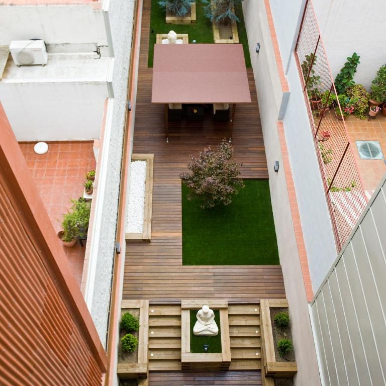 Home to Home Barcelona - Two-Bedroom Apartment - 17