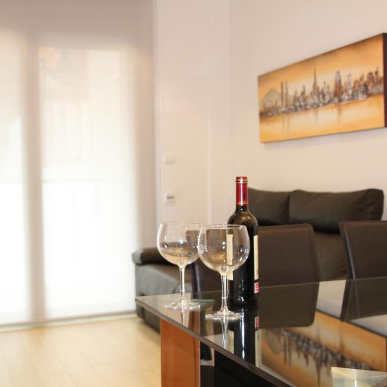 Home to Home Barcelona - Two-Bedroom Apartment - 22