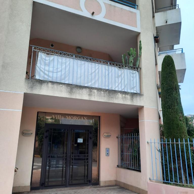 joli F2 46m2 menton centre, balcon,parking - Appartement 1 Chambre - 12