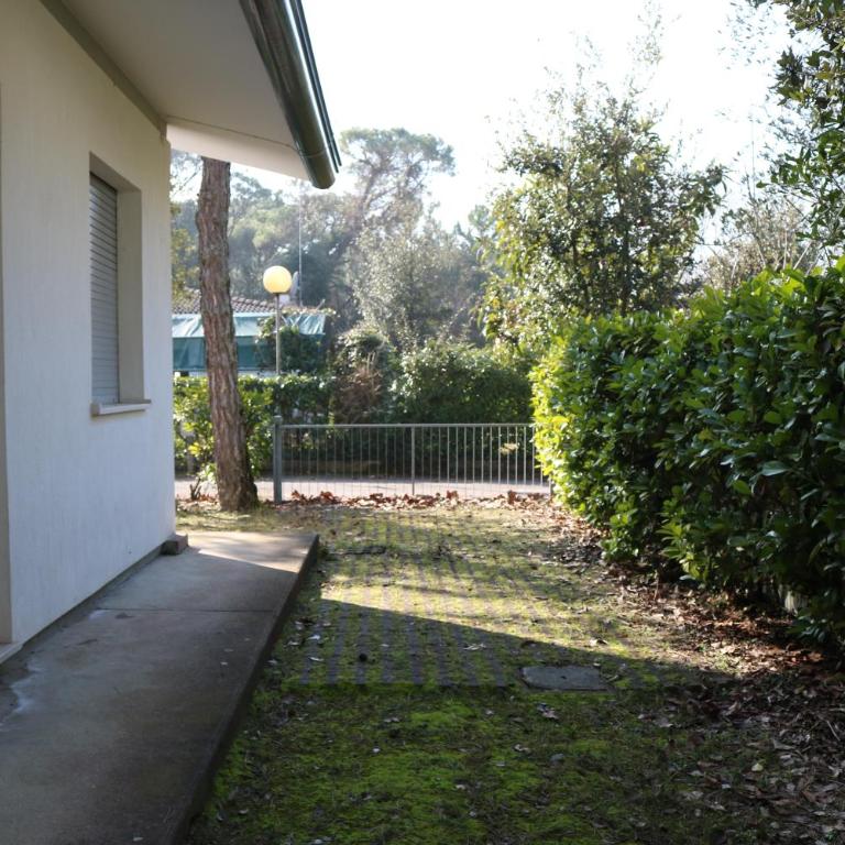 Villa with an amazing garden - Villa - 16