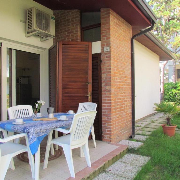 Villa with beach place - Villa - 1