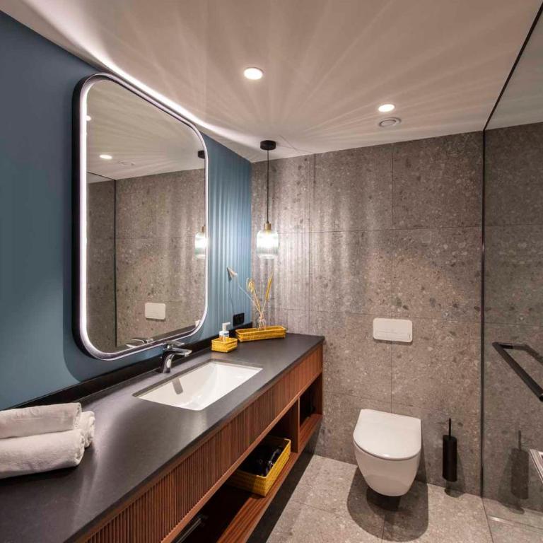 SEEGLÜCK Hotel Forelle Superior - Deluxe Doppelzimmer mit Balkon und Seeblick - 2