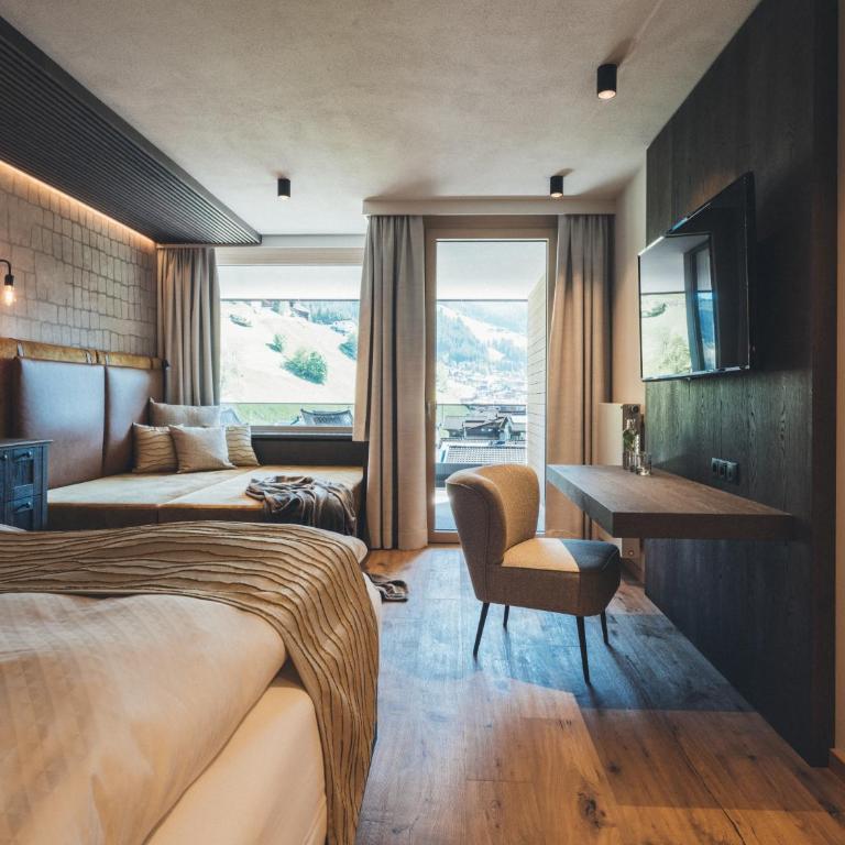 Hotel Tirolerhof 4 Sterne Superior - Junior Suite mit Bergblick - 2