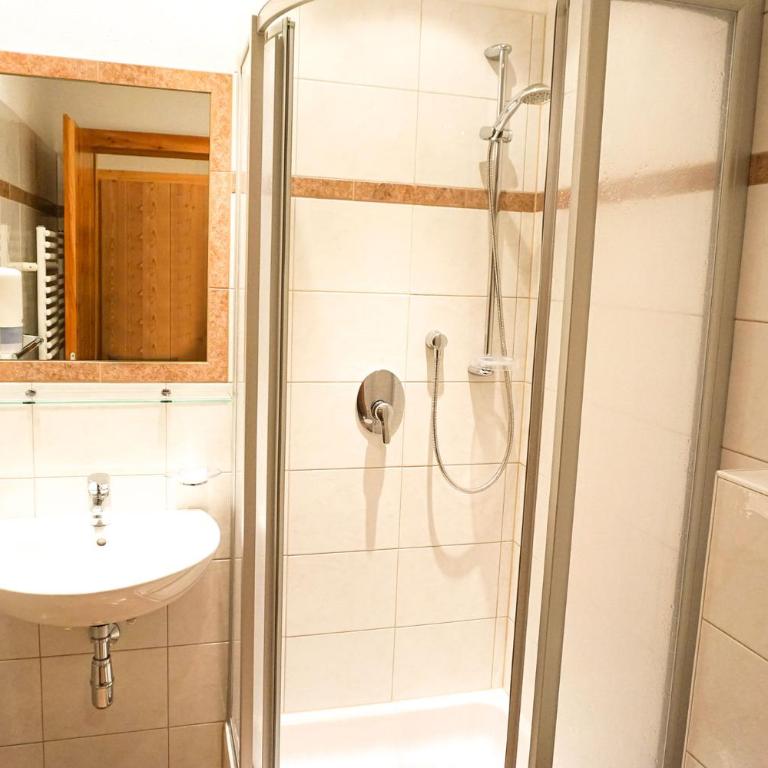 Pension Angern - Doppelzimmer - 8