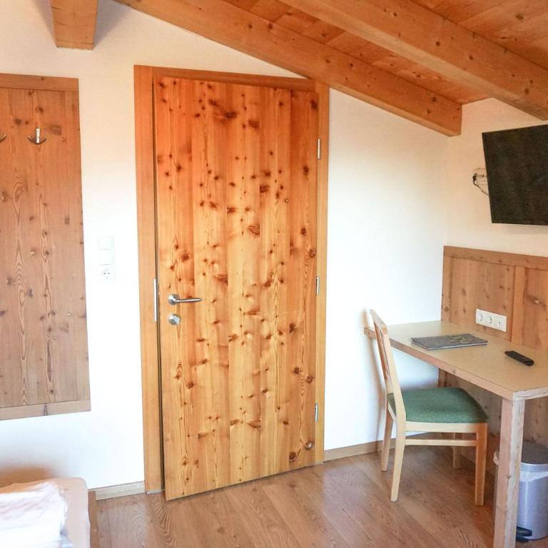 Pension Angern - Familienzimmer mit Bergblick - 5
