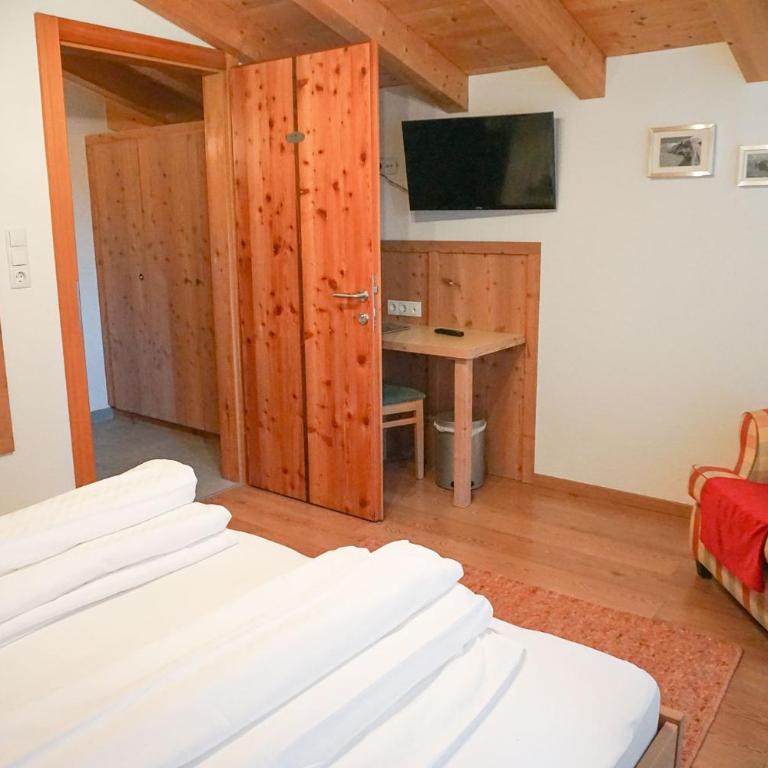 Pension Angern - Familienzimmer mit Bergblick - 6