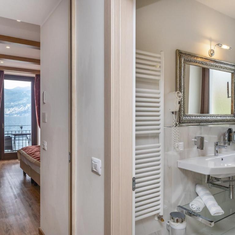 Lake Front Hotel Brenzone - Suite Superior - 6