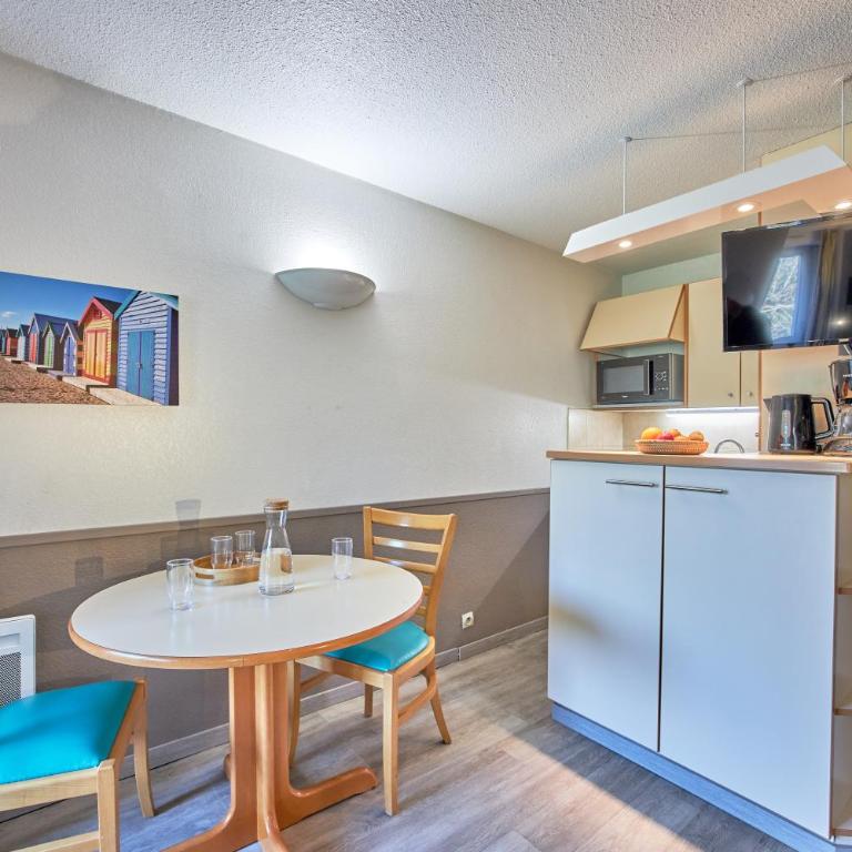 Résidence Pierre & Vacances Les Tamaris - Studio avec Alcôve de Couchage et Terrasse ou Balcon (4 Personnes) - 2