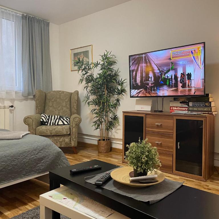 Axis Mundi - Deluks Studio - 1