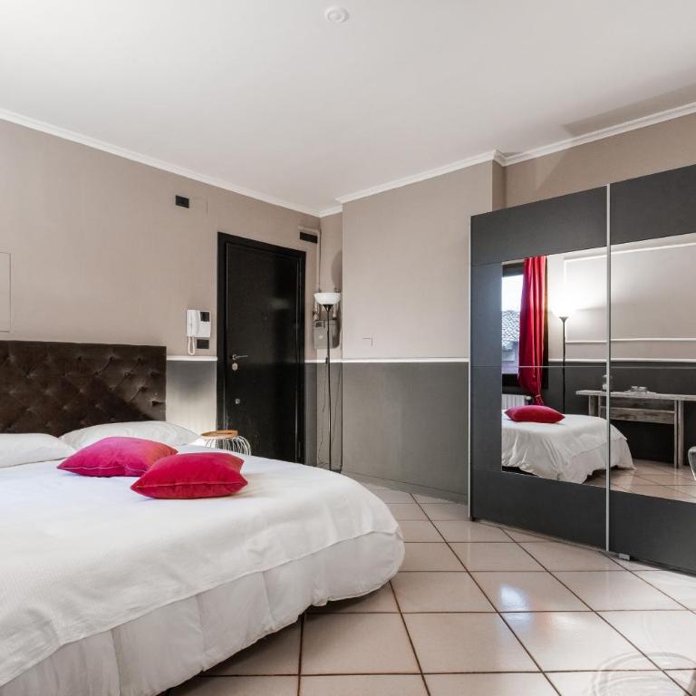 Studio Fusari a Piazza Maggiore by Wonderful Italy - Queen Room - 1