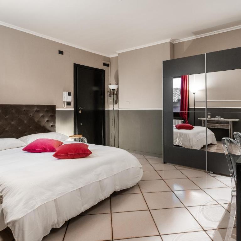 Studio Fusari a Piazza Maggiore by Wonderful Italy - Queen Room - 5