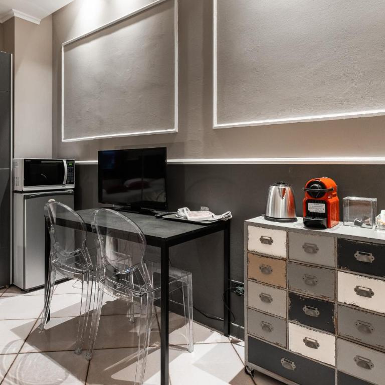 Studio Fusari a Piazza Maggiore by Wonderful Italy - Queen Room - 9