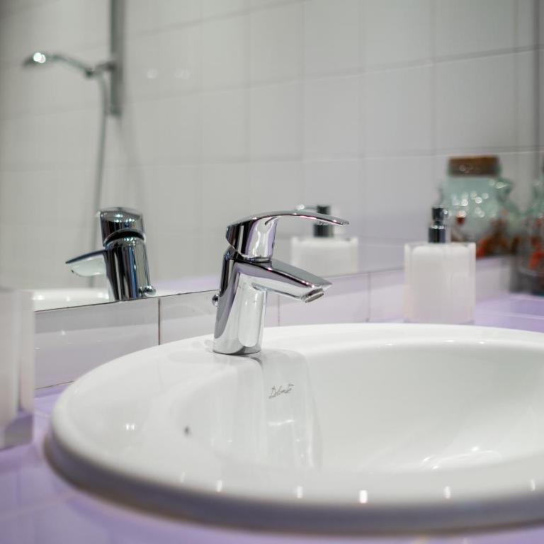 Studio Fusari a Piazza Maggiore by Wonderful Italy - Queen Room - 10