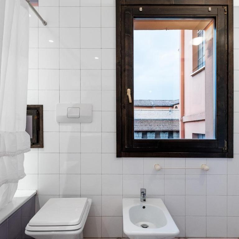 Studio Fusari a Piazza Maggiore by Wonderful Italy - Queen Room - 12