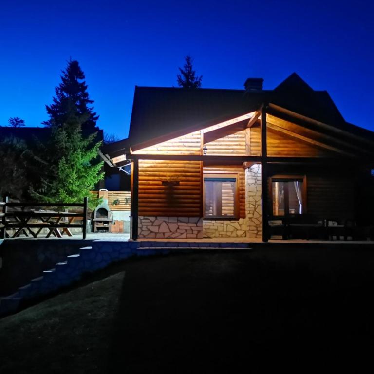 Mountain Star - Three-Bedroom House - 2