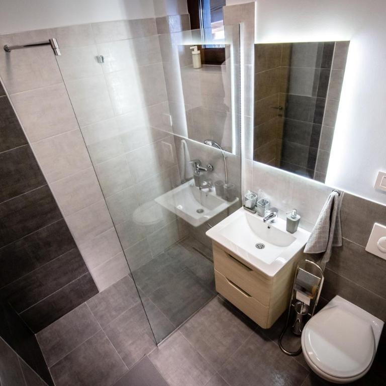 Gray brick - Family Studio - 4