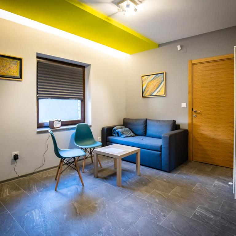 Gray brick - Family Studio - 6
