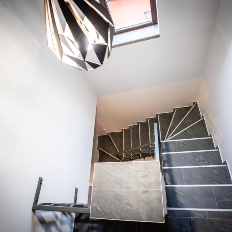 Gray brick - One-Bedroom Apartment - 8