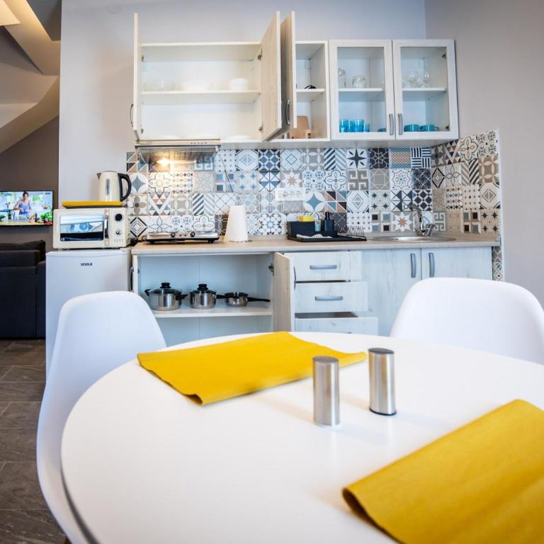Gray brick - One-Bedroom Apartment - 13