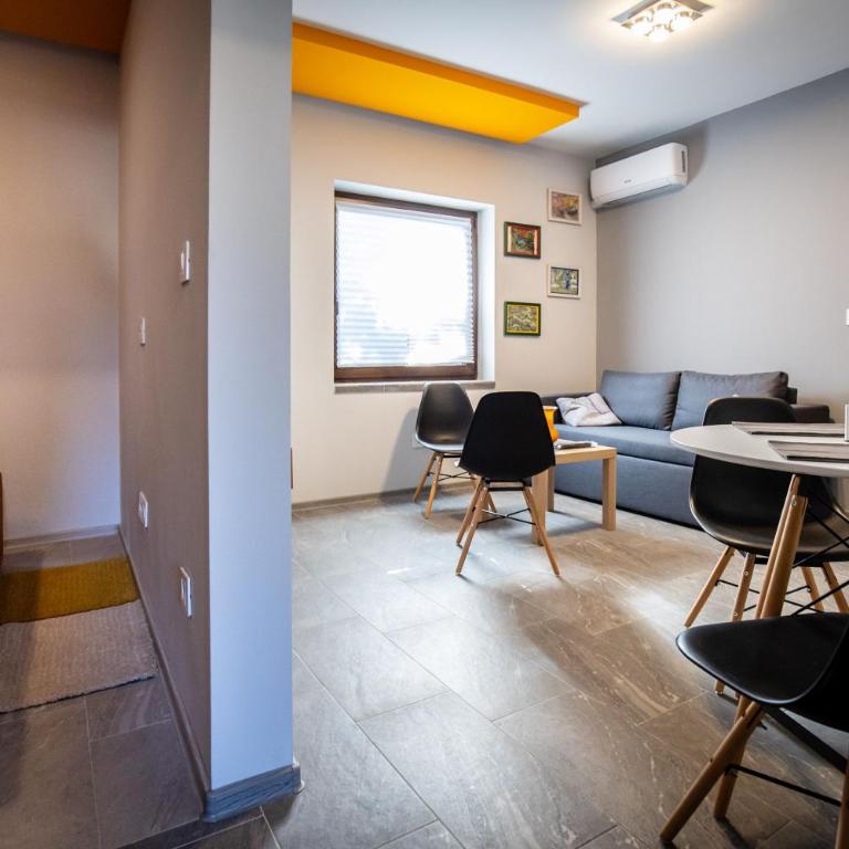 Gray brick - One-Bedroom Apartment - 13