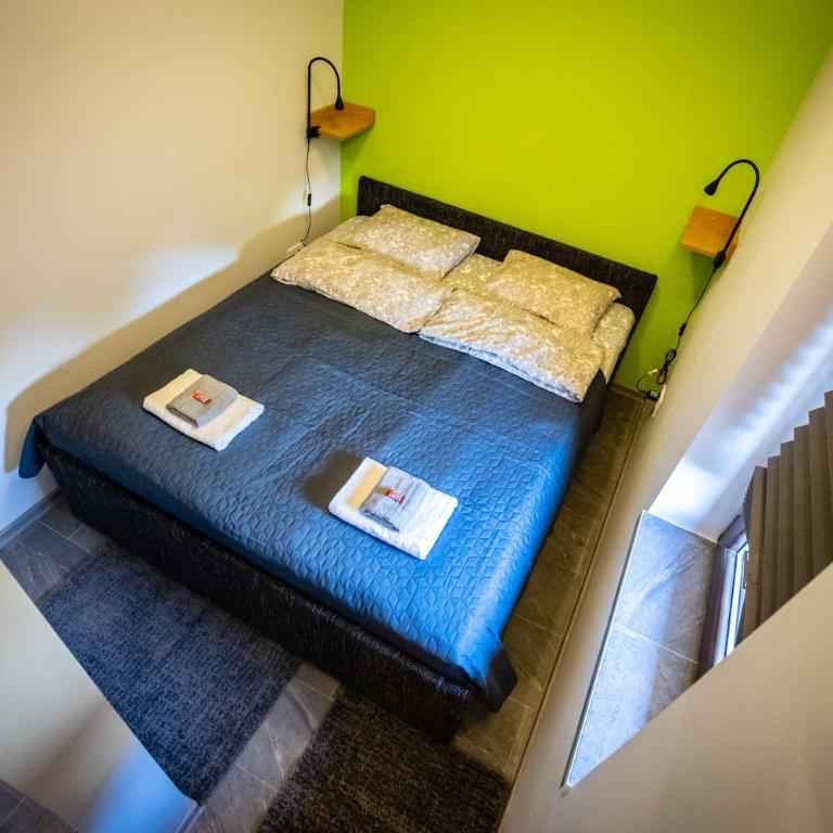 Gray brick - Family Studio - 12