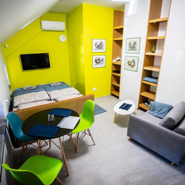 Gray brick - One-Bedroom Apartment - 10