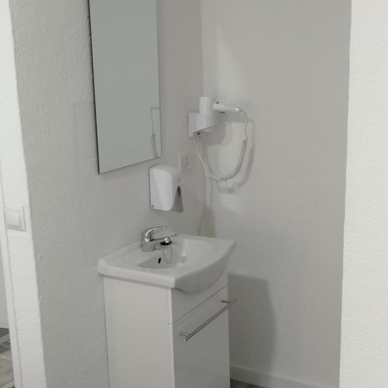 HOSTAL Noche y Dia - Double Room with Shared Bathroom - 5